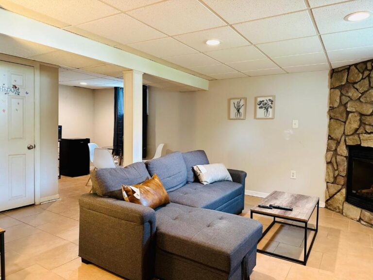 Campus basement studio w private entrance 768x576